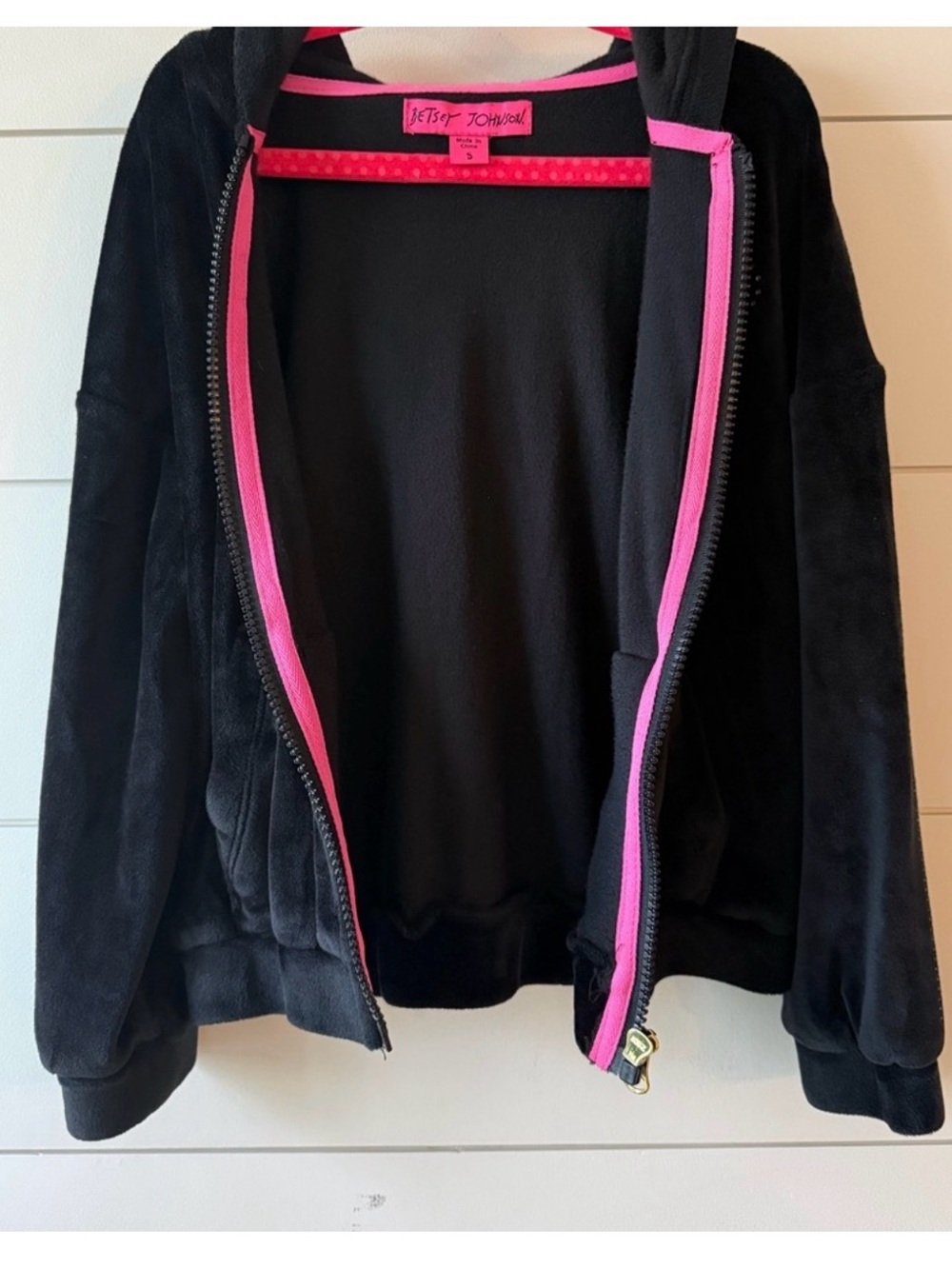 Betsey Johnson Girls Black Velour Rhinestone Heart Hoodie Kids Size 5 - Picture 6 of 7